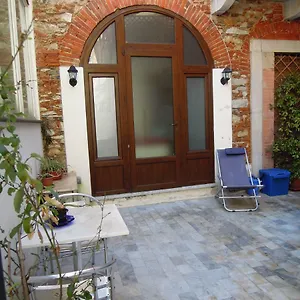 Casa vacanze Corte Navari - Studio Gastone, Pietrasanta